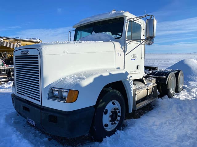 Image of Freightliner FLD120 equipment image 4