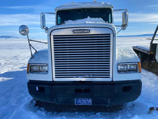 Image of Freightliner FLD120 equipment image 3