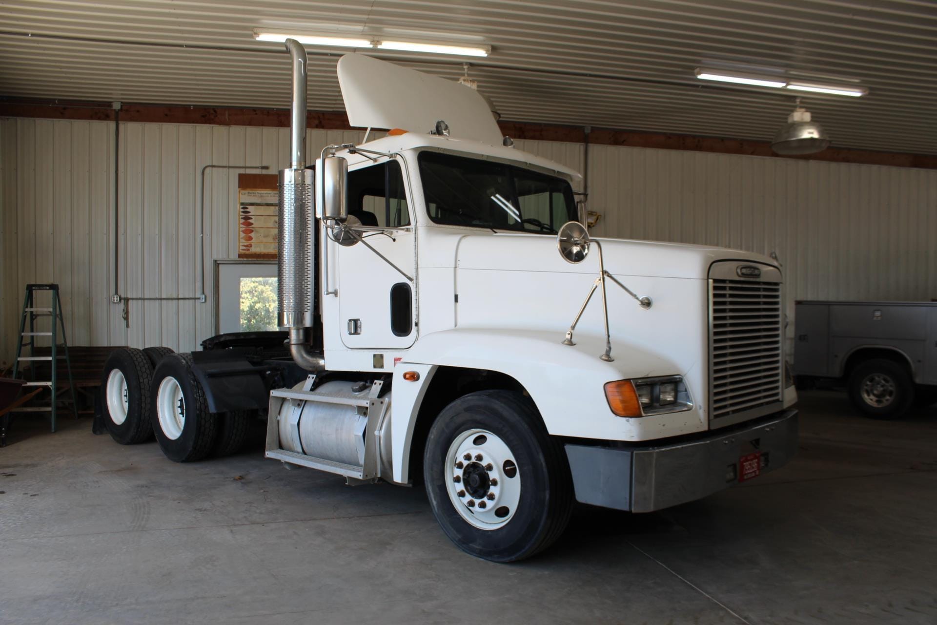Main image Freightliner FLD120