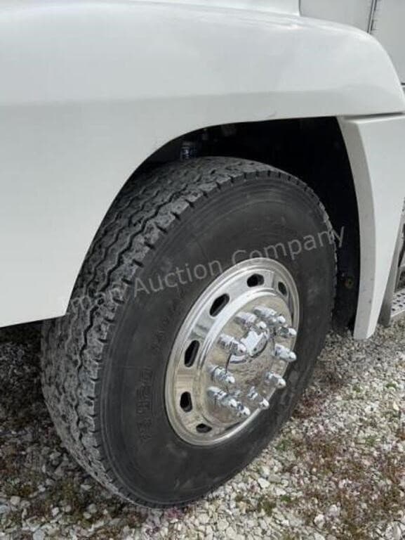 Image of Freightliner FLD120 equipment image 3