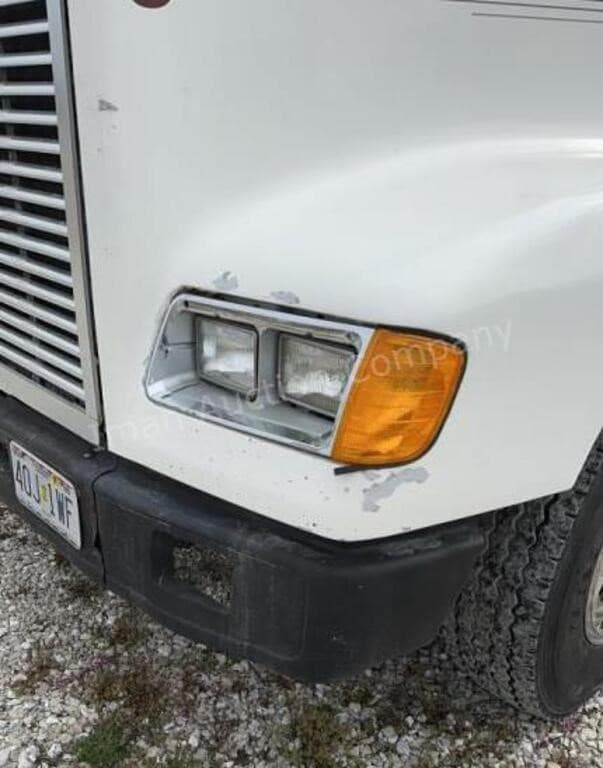 Image of Freightliner FLD120 equipment image 1