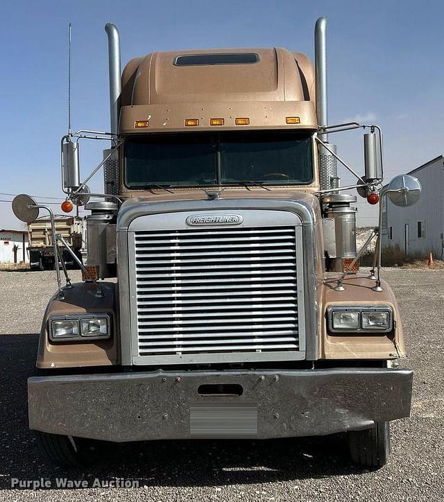 Image of Freightliner FLD120 equipment image 1