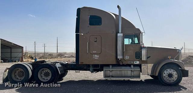 Image of Freightliner FLD120 equipment image 3