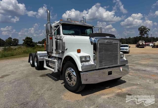 Image of Freightliner FLD120SD equipment image 2