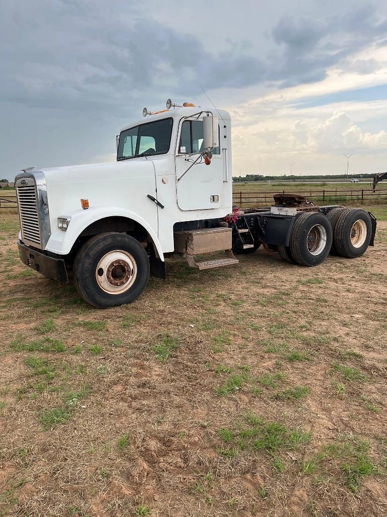 Image of Freightliner FLD120SD Primary image
