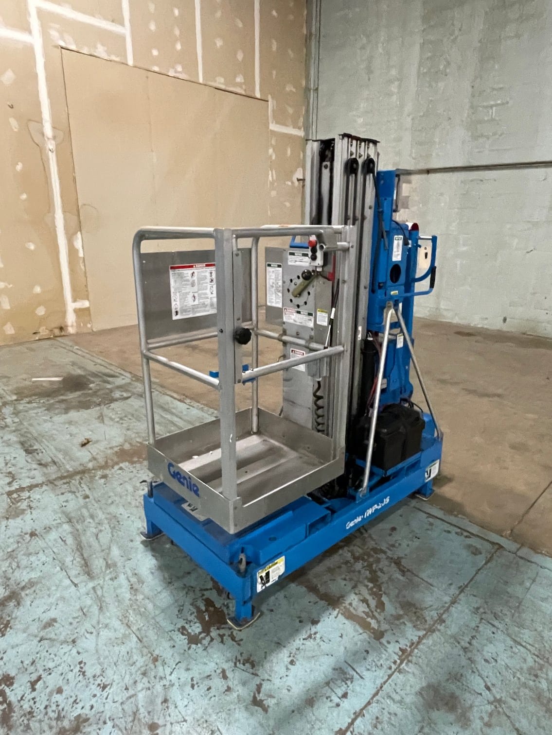 2000 Genie IWP-20S Equipment Image0