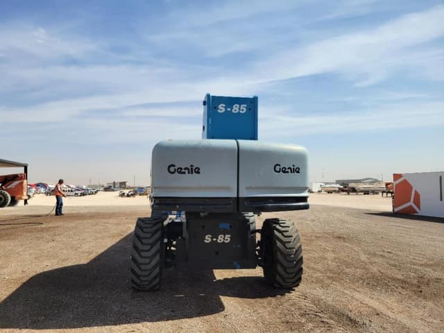 Image of Genie S-85 equipment image 3