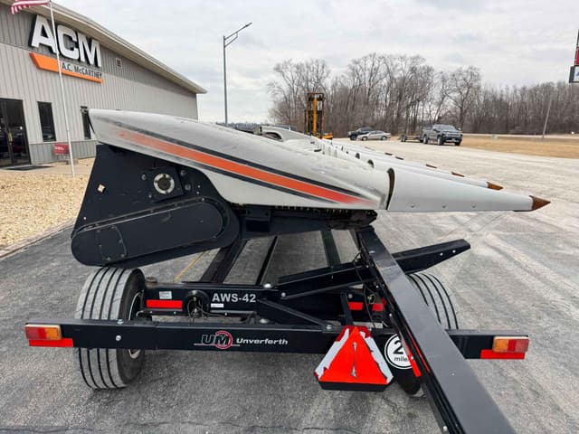 Image of Gleaner 1230 equipment image 2