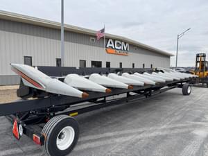 2000 Gleaner 1230 Image