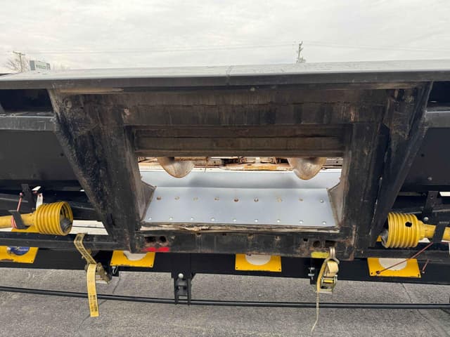 Image of Gleaner 1230 equipment image 4