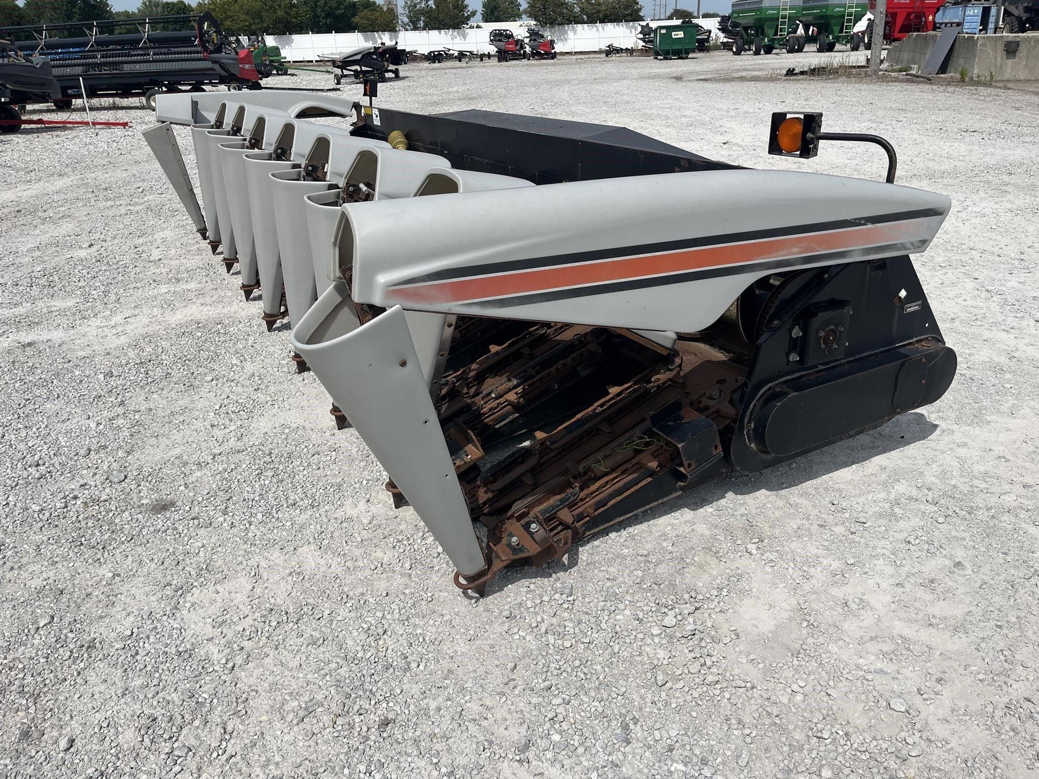 2000 Gleaner 3000 Equipment Image0