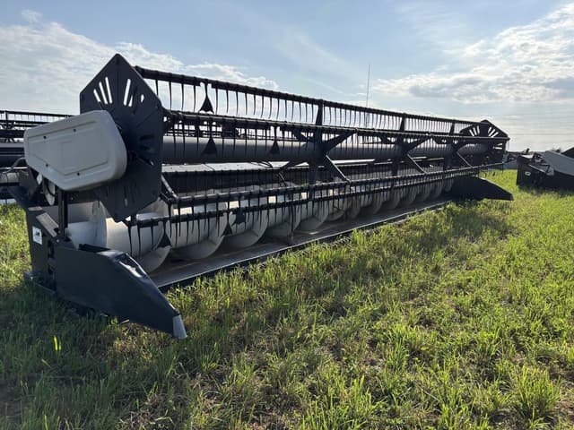 Image of Gleaner 800 equipment image 2