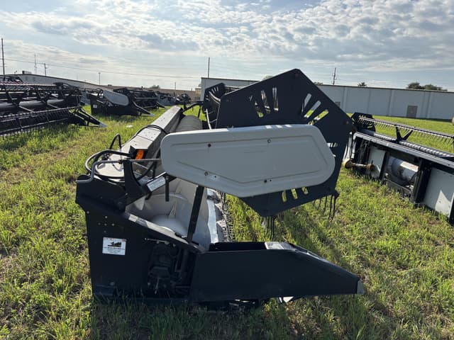 Image of Gleaner 800 equipment image 3