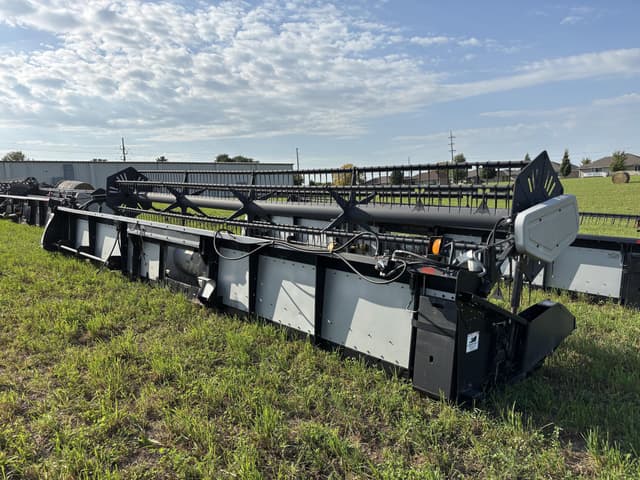 Image of Gleaner 800 equipment image 4