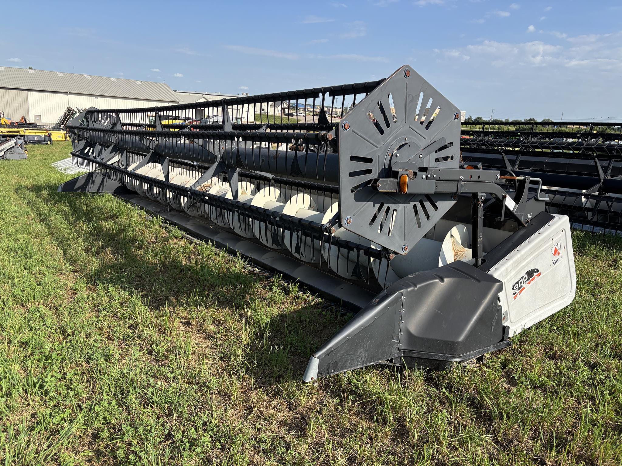 2000 Gleaner 800 Equipment Image0