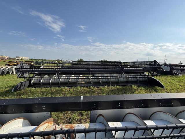 Image of Gleaner 800 equipment image 1