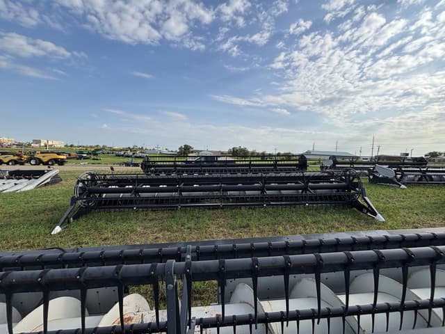 Image of Gleaner 800 equipment image 1