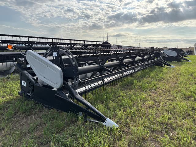 Image of Gleaner 800 equipment image 2