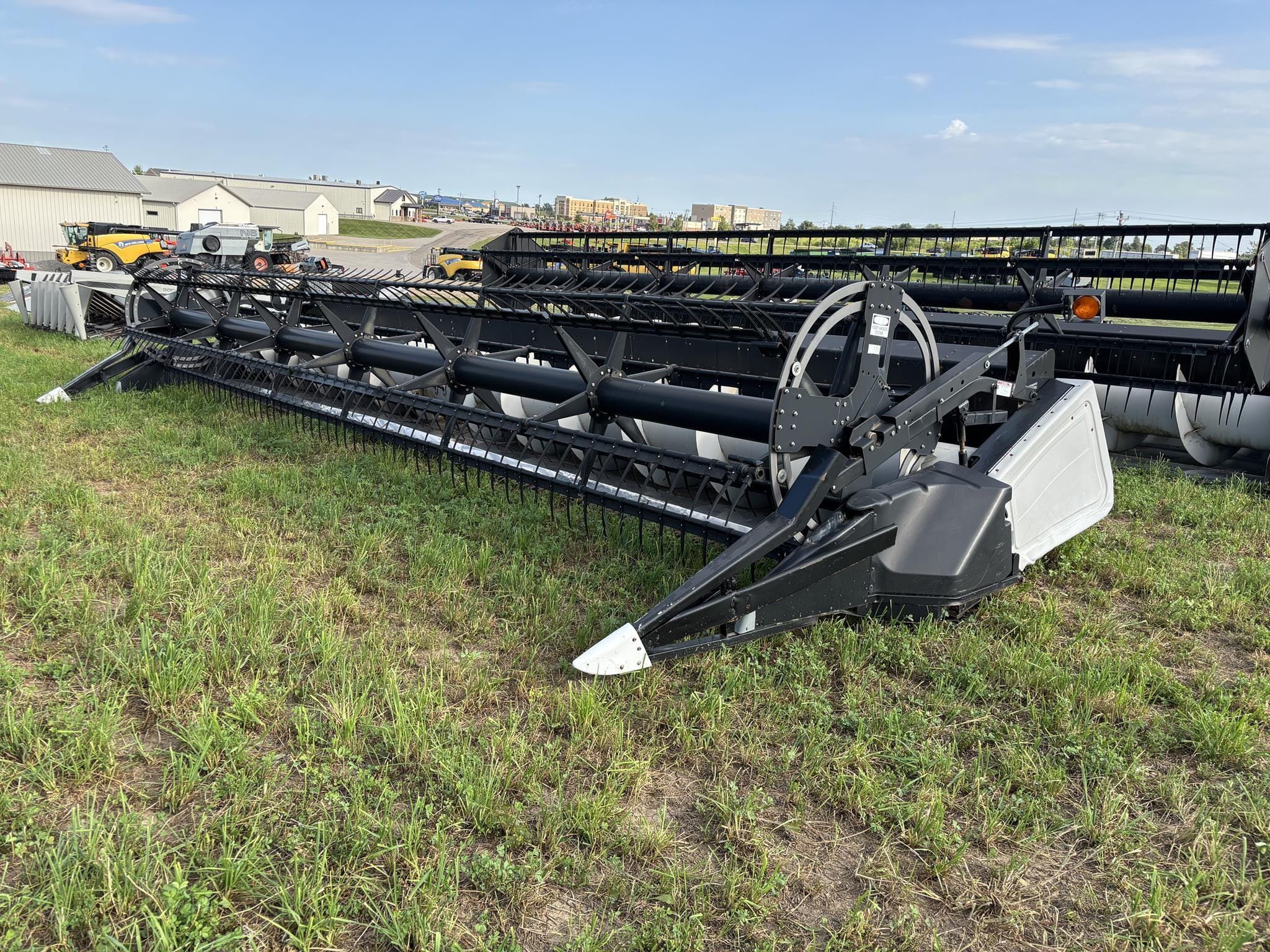 2000 Gleaner 800 Equipment Image0