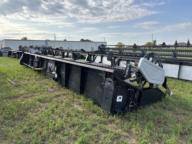 Image of Gleaner 800 equipment image 4