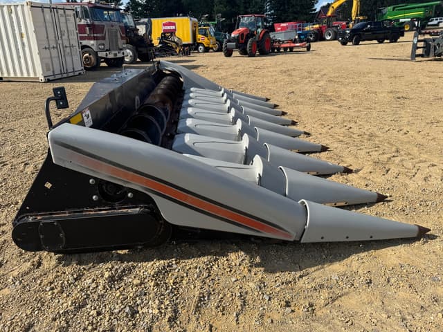 Image of Gleaner 830 equipment image 4