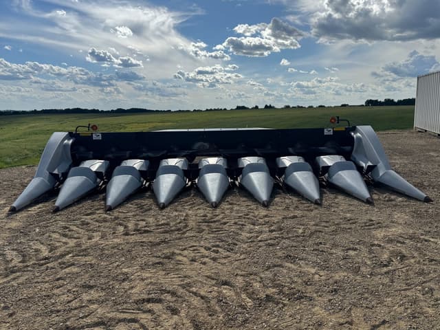 Image of Gleaner 830 equipment image 2
