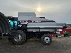 2000 Gleaner R62 Image
