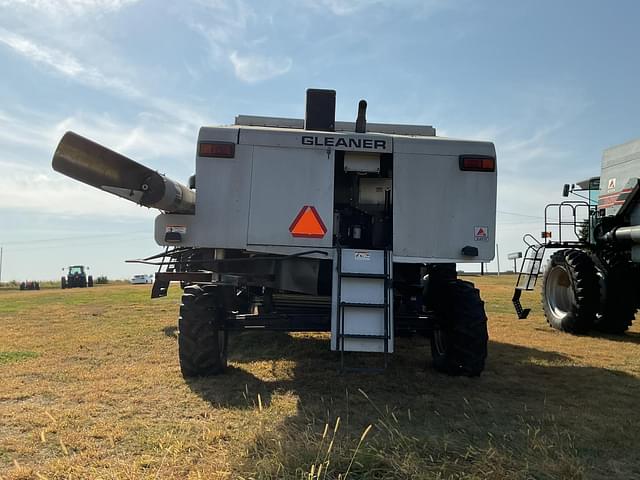 Image of Gleaner R72 equipment image 2