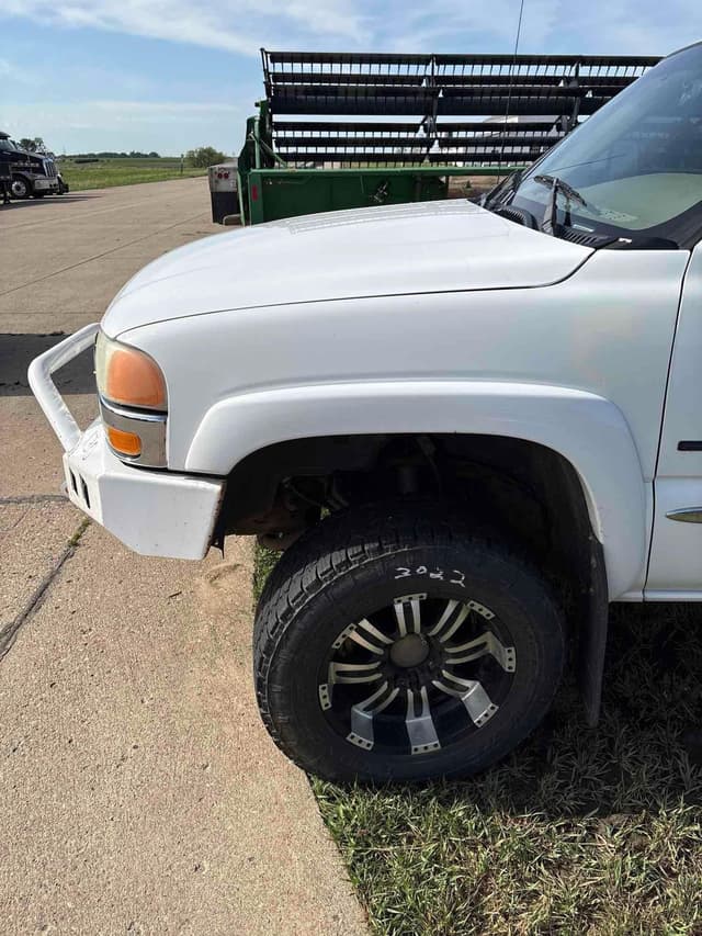 Image of GMC 2500 equipment image 4