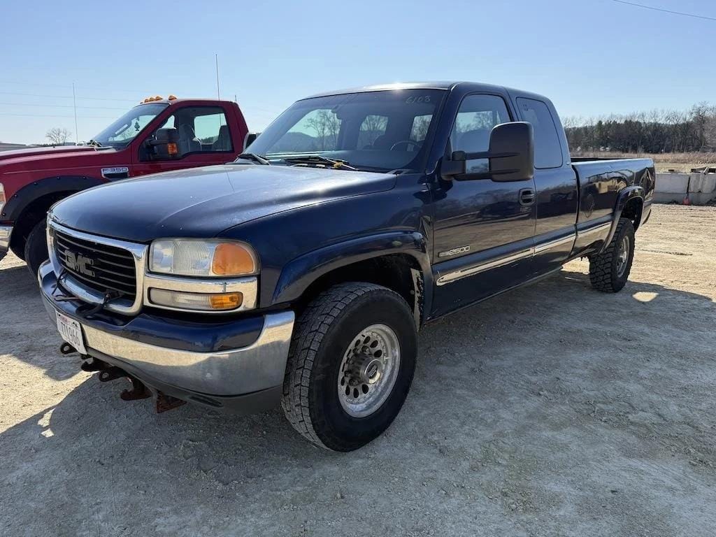 2000 GMC 2500 Equipment Image0