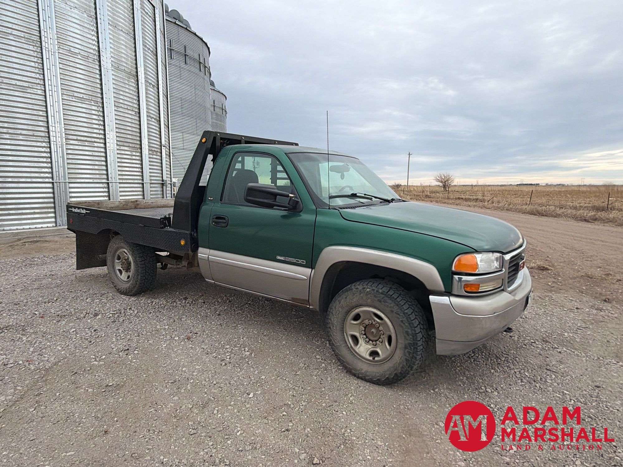 2000 GMC 2500 Equipment Image0