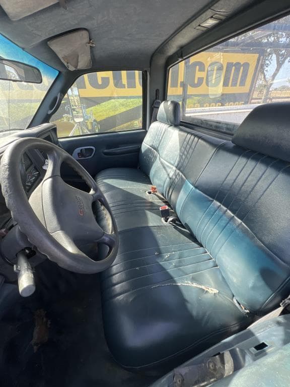 Image of GMC 3500 equipment image 4