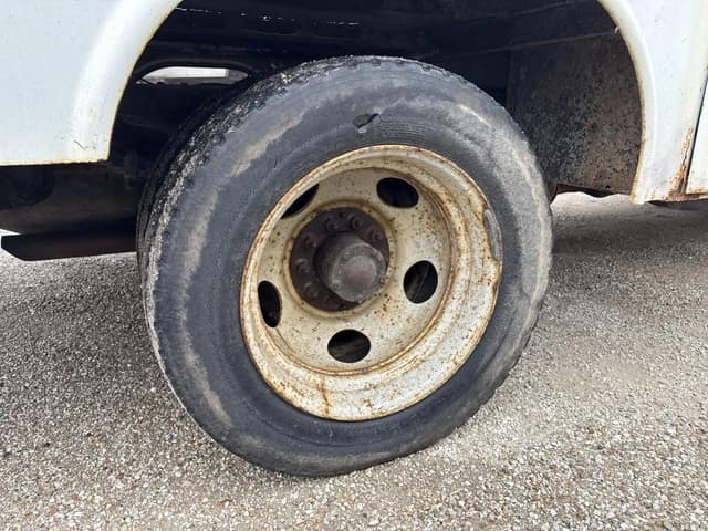 Image of GMC 3500HD equipment image 4