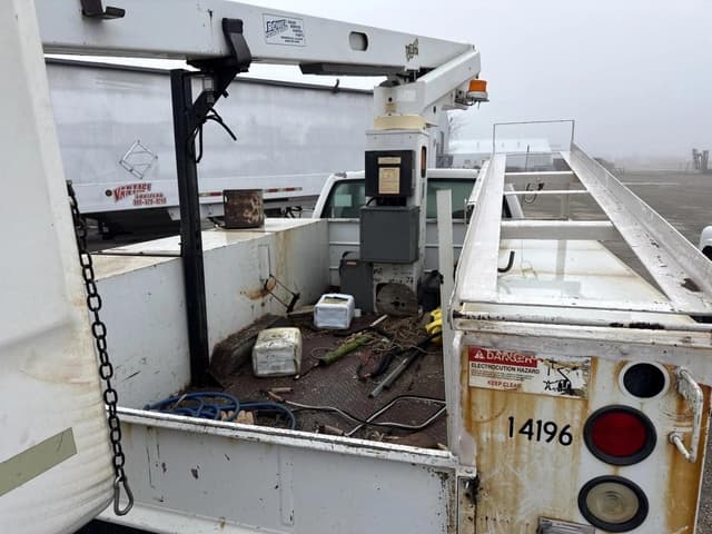 Image of GMC 3500HD equipment image 3