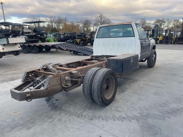 Image of GMC 3500HD equipment image 2