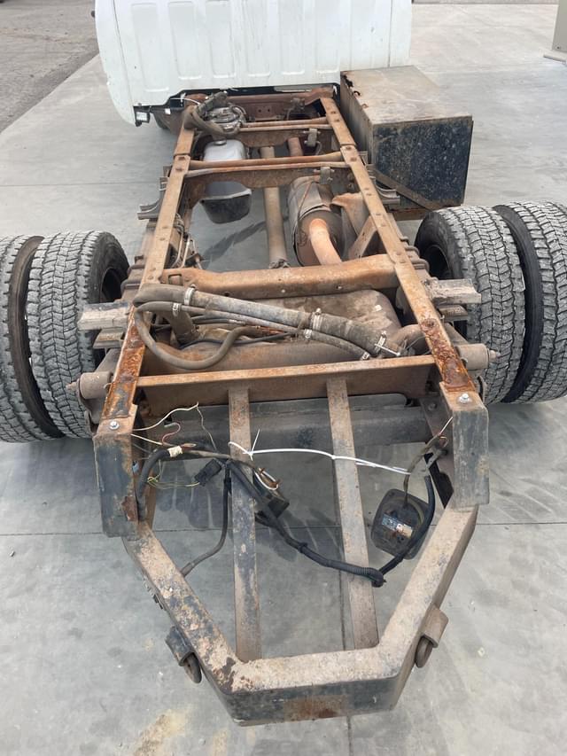 Image of GMC 3500HD equipment image 4