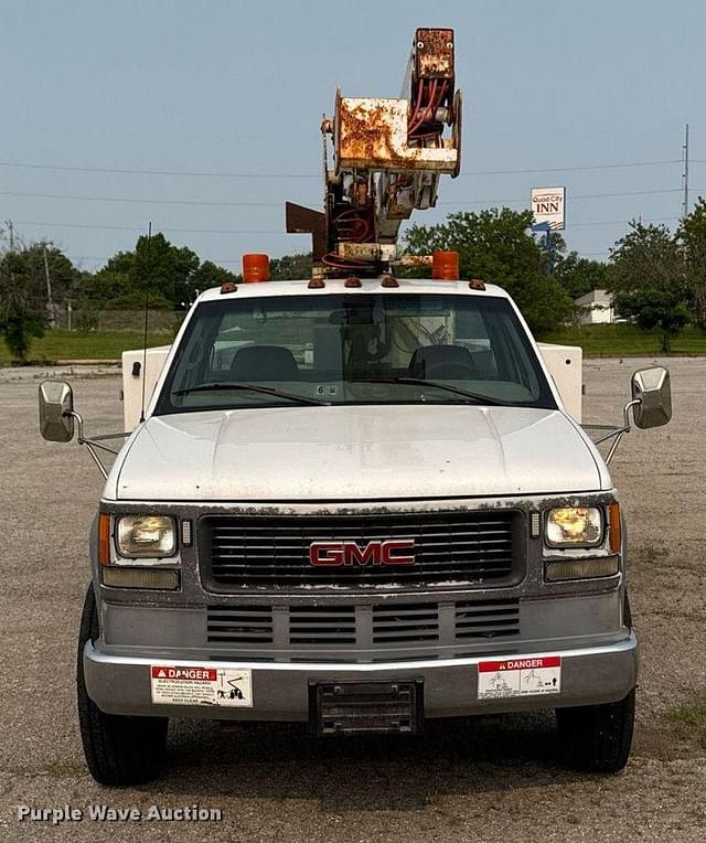 Image of GMC 3500HD equipment image 2