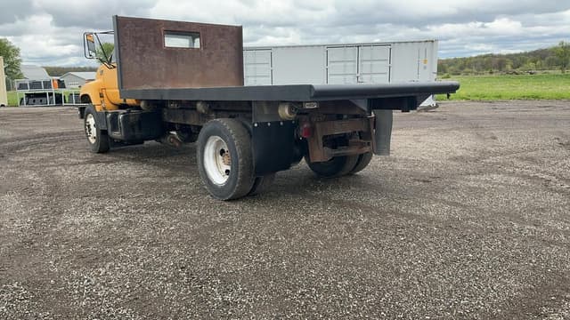 Image of GMC C6500 equipment image 2