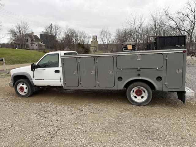 Image of GMC C3500 equipment image 2