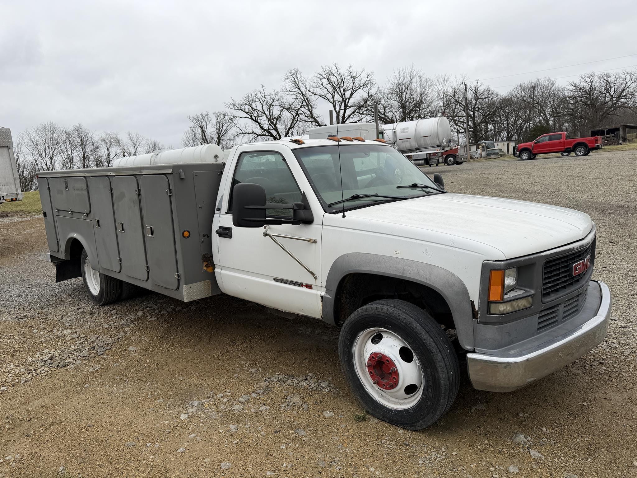 2000 GMC C3500 Equipment Image0