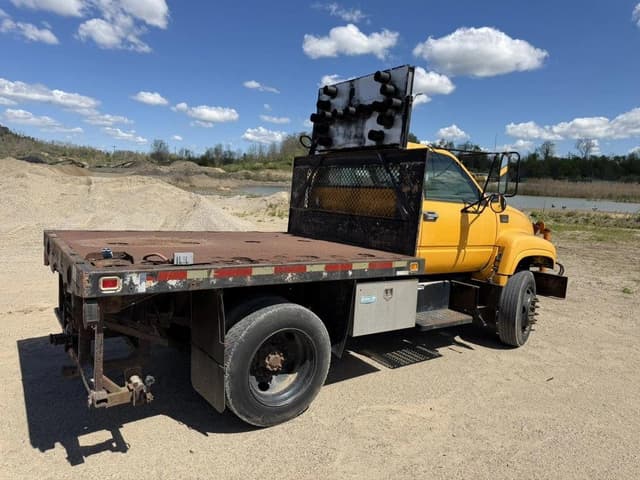 Image of GMC C5500 equipment image 3