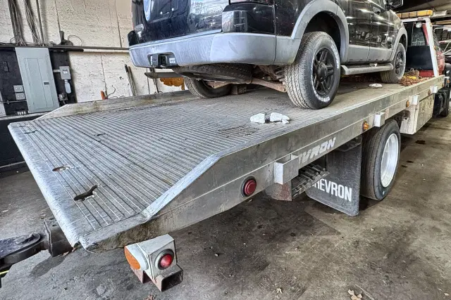 Image of GMC C6500 equipment image 4