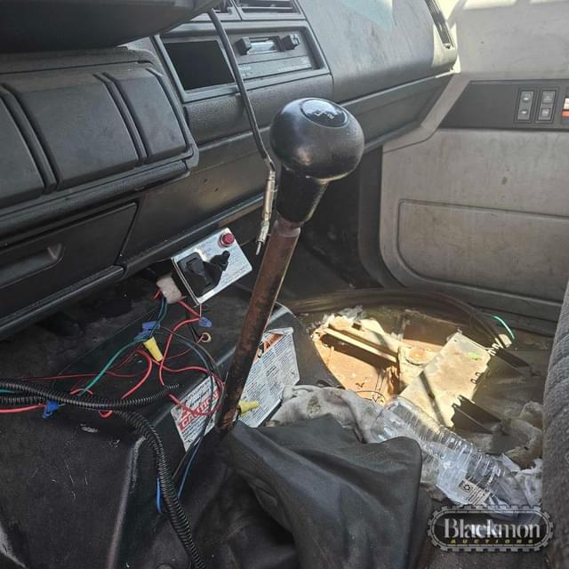 Image of GMC C6500 equipment image 4
