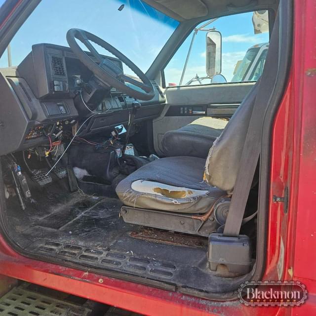 Image of GMC C6500 equipment image 2