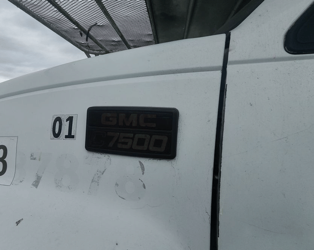 Image of GMC C7500 equipment image 1