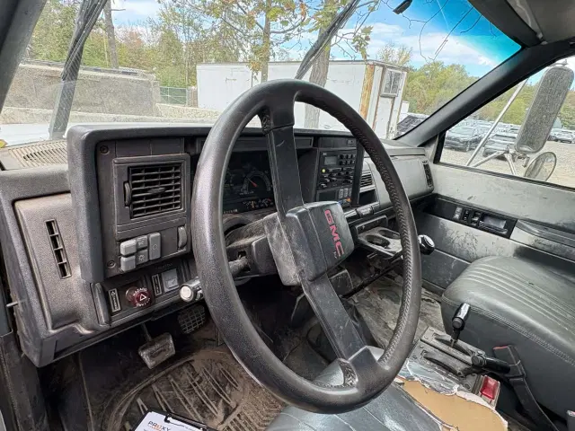 Image of GMC C7500 equipment image 4