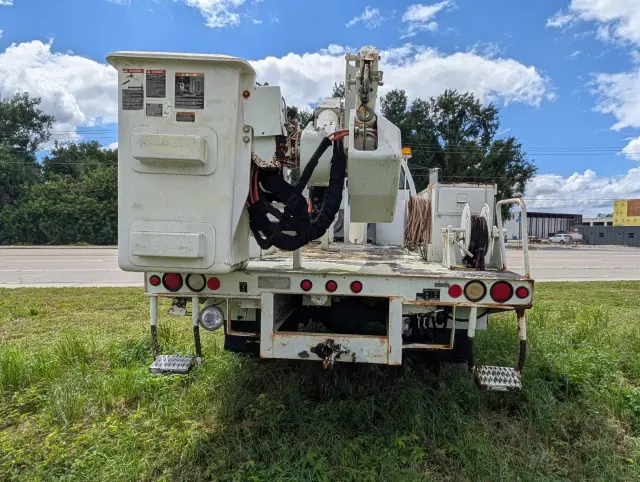 Image of GMC C7500 equipment image 4