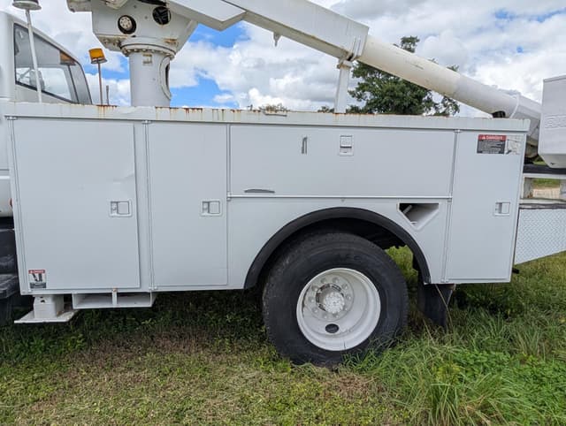 Image of GMC C7500 equipment image 3