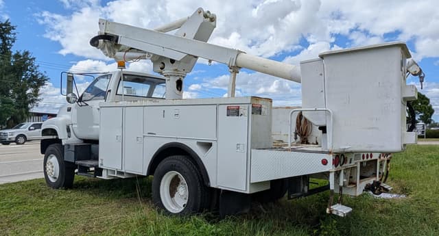 Image of GMC C7500 equipment image 2