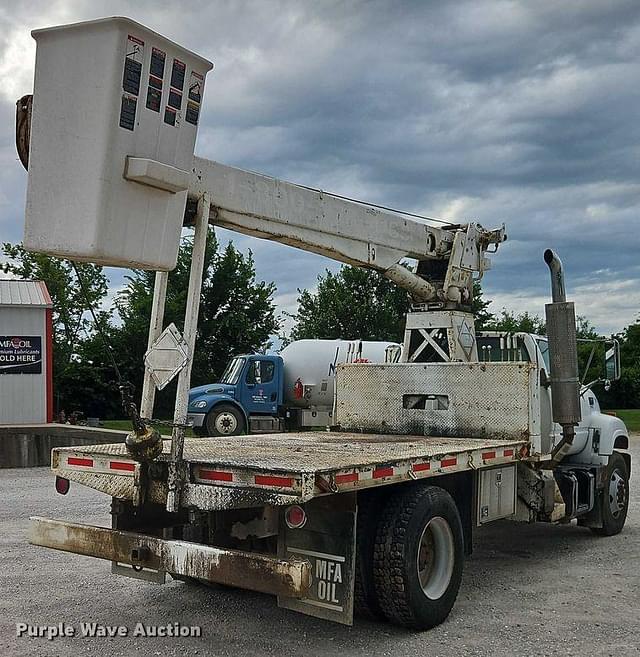 Image of GMC C7500 equipment image 4